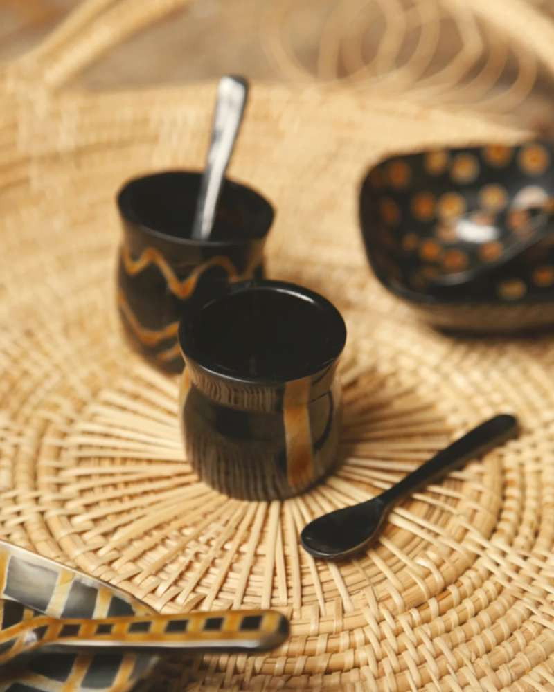 Set de salière et poivrière en corne NAMA - Caravane