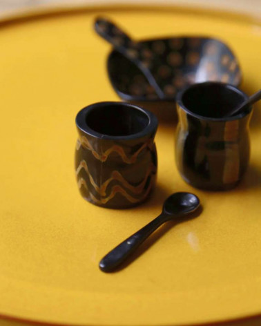Set de salière et poivrière en corne NAMA - Caravane