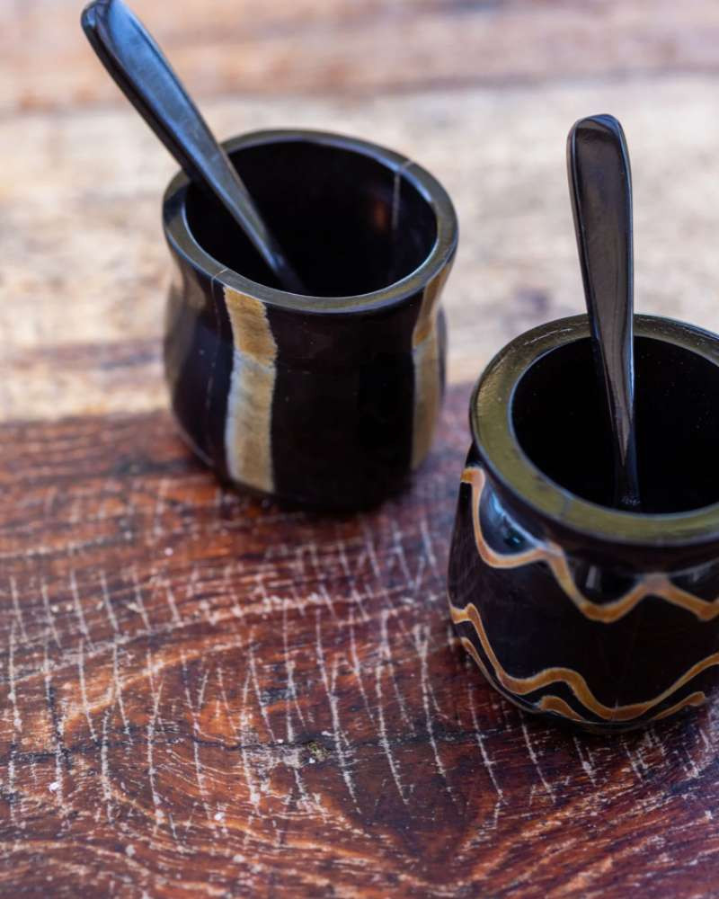 Set de salière et poivrière en corne NAMA - Caravane