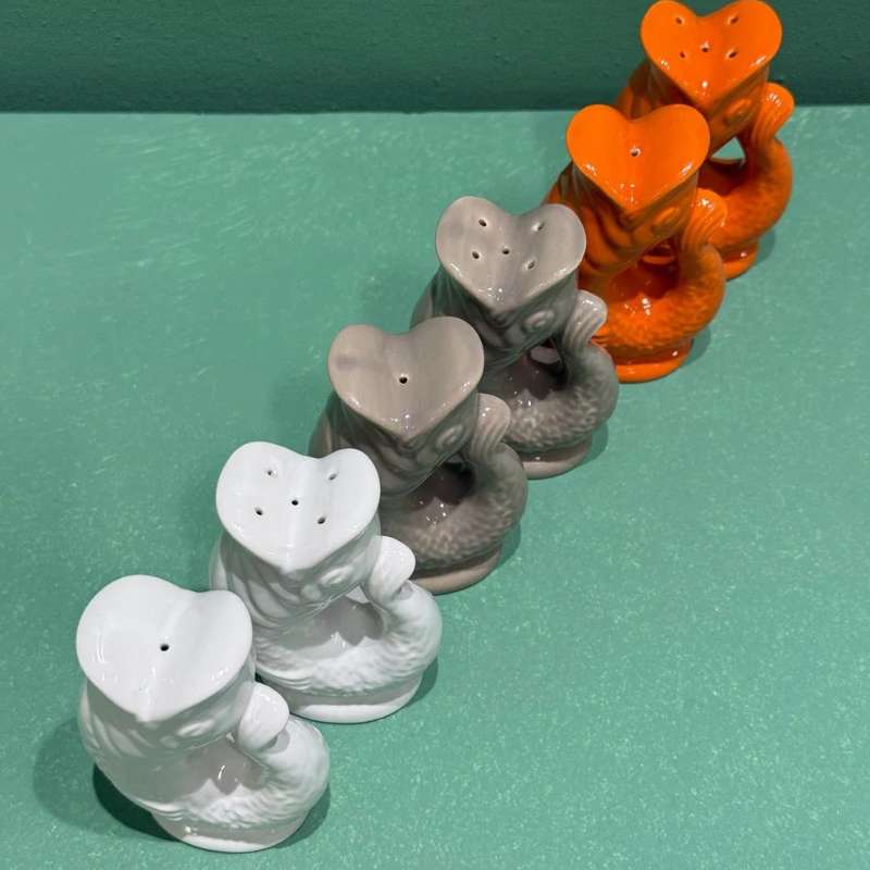 Salt And Pepper Gluggle