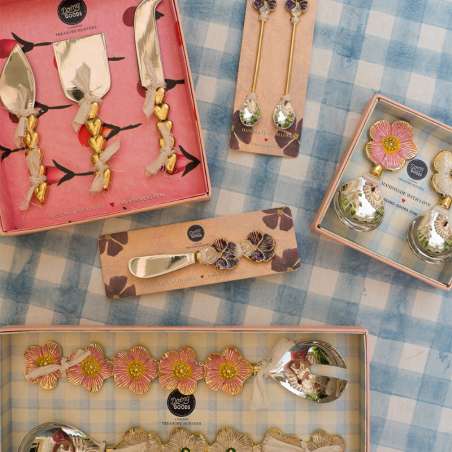 Holly Heart Cheese Set