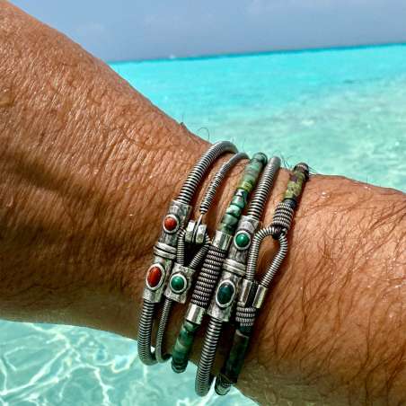 Bracelet Turn en corde de guitare et pierres naturelles – SING A SONG SING A SONG